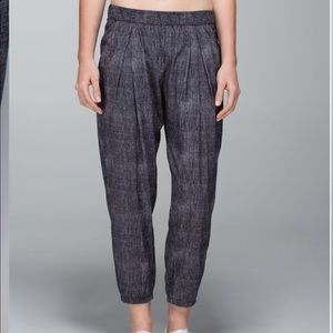 Lululemon Rollin with my omies pant